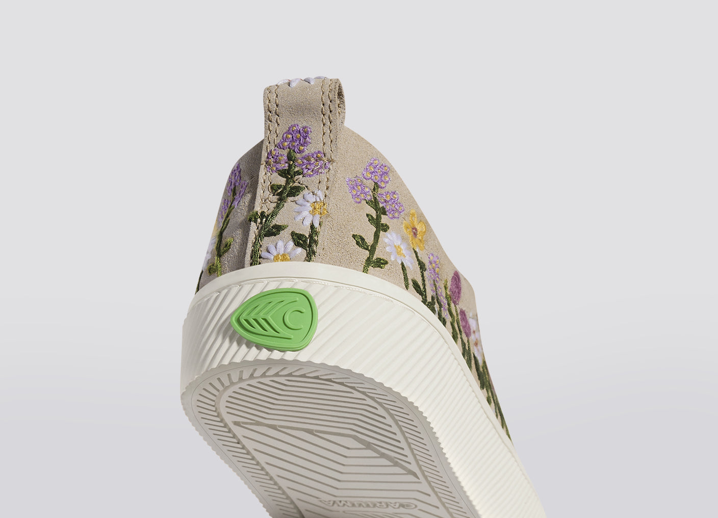 OCA Low Sand Embroidered Flowers Suede Sneaker